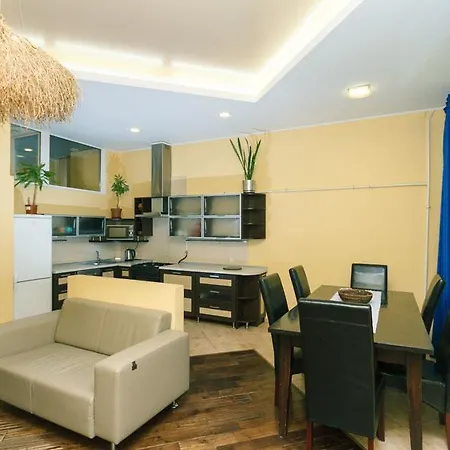 3 спальни и гостинная на крещатике 29 Apartment